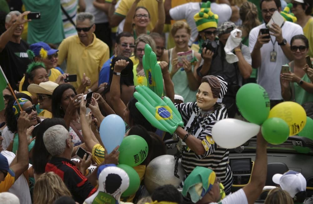 Miles de brasileños toman las calles contra Rousse