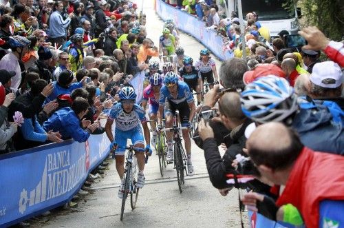 Pozzovivo leads Hesjedal and Scarponi  as they climb Mortirolo pass during the 219km (136 miles) 20th stage of the Giro d'Italia