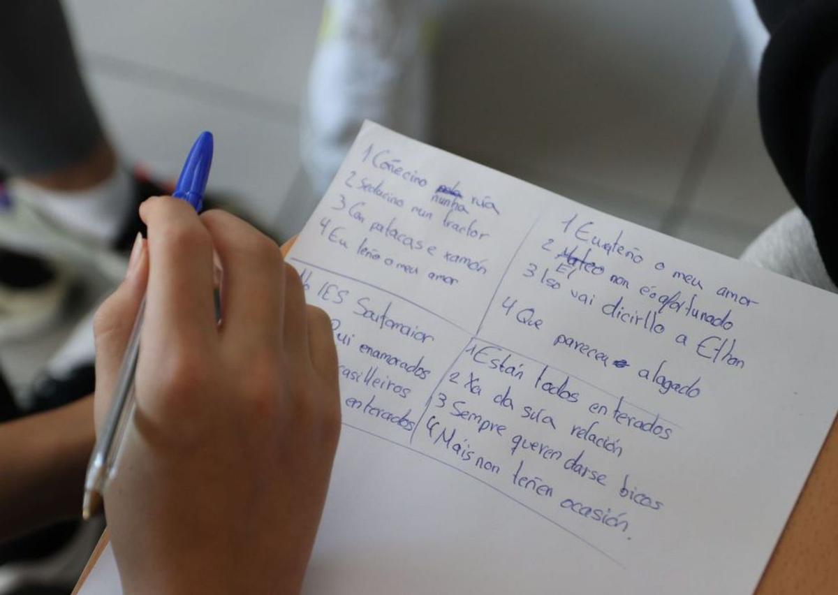 Os versos constrúense en cuartetas octosilábicas de rima asonante ou consonante. | // FDV