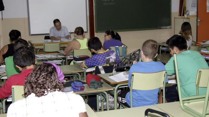 Un programa controlará la entrada y salida de los profesores de los centros