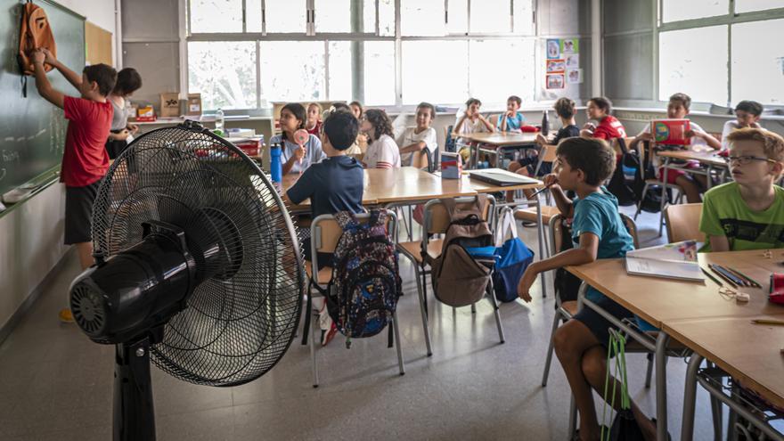 Els aparells d’aire condicionat promesos per Educació no arriben als centres