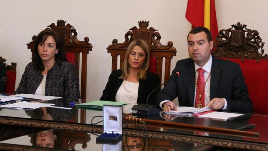 El PSOE recupera la Alcaldía de Priego tras prosperar la moción de censura contra Ceballos