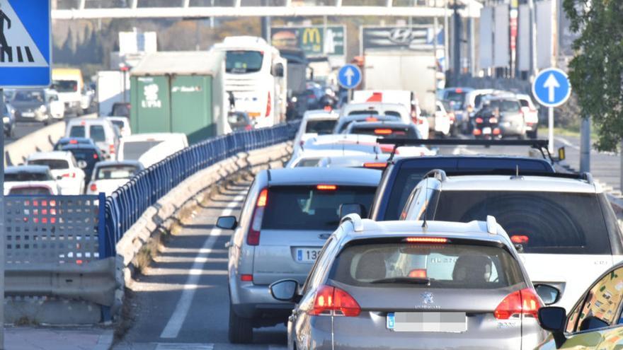 Retenciones de 8 kilómetros en la autopista de Llevant por una colisión entre seis vehículos