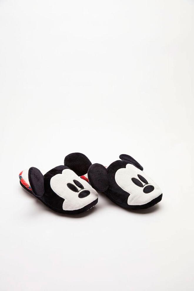 Zapatillas de Mickey Mouse de Women'Secret (precio: 14,99 euros)