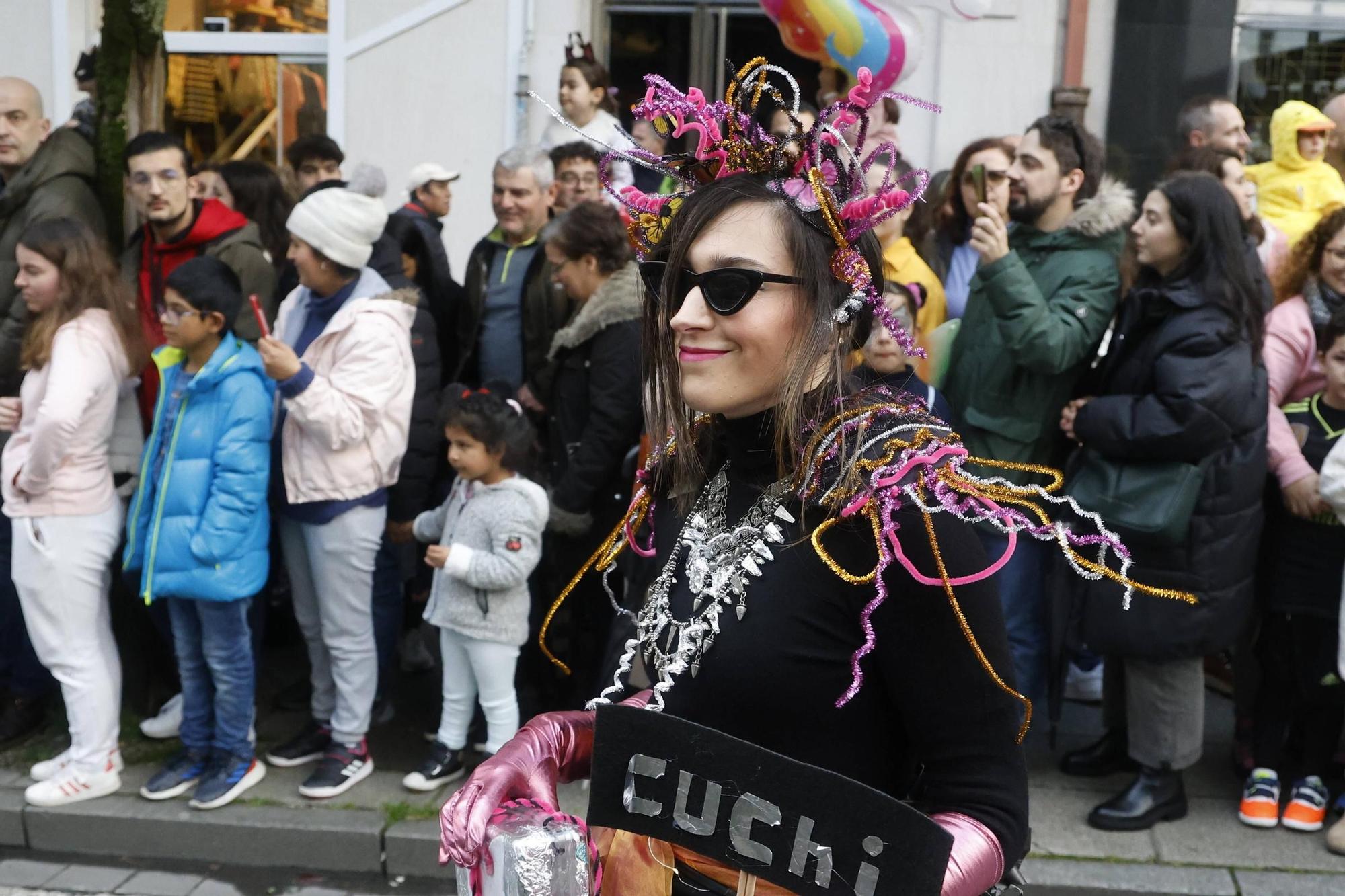 Santiago disfruta del tradicional desfile de Martes de Entroido