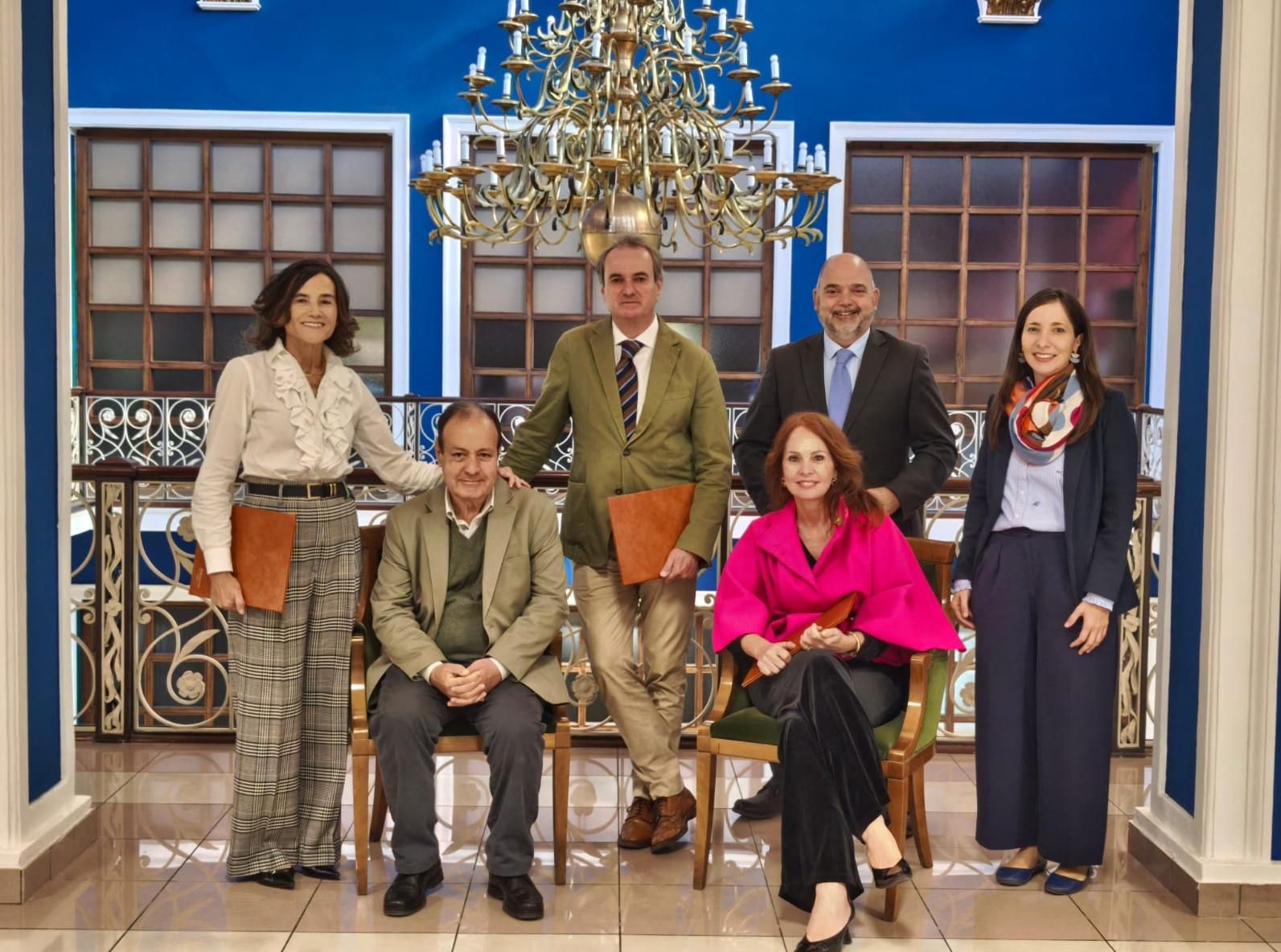 Elfau, Sánchez, Villarroya, Herrarte, Santa Isabel y Ros fueron los encargados de rubricar el acuerdo.