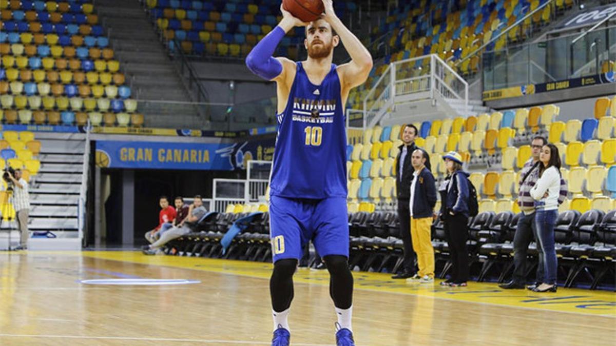 Víctor Claver con el Khimki ruso