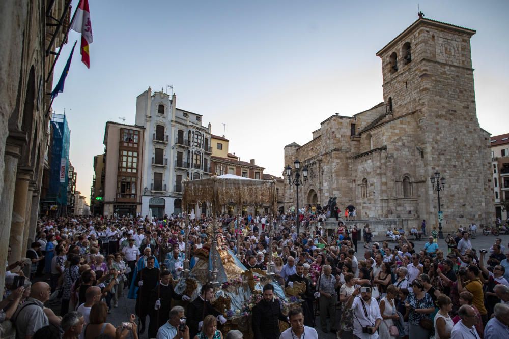 Procesion virgen del Tránsito