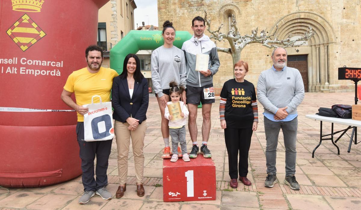 Emma Bonnemort i Pep Pagès, al centre, dalt del podi.