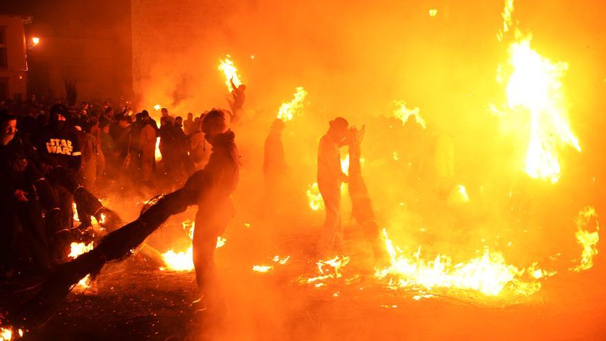 Jarandilla arde con Los Escobazos