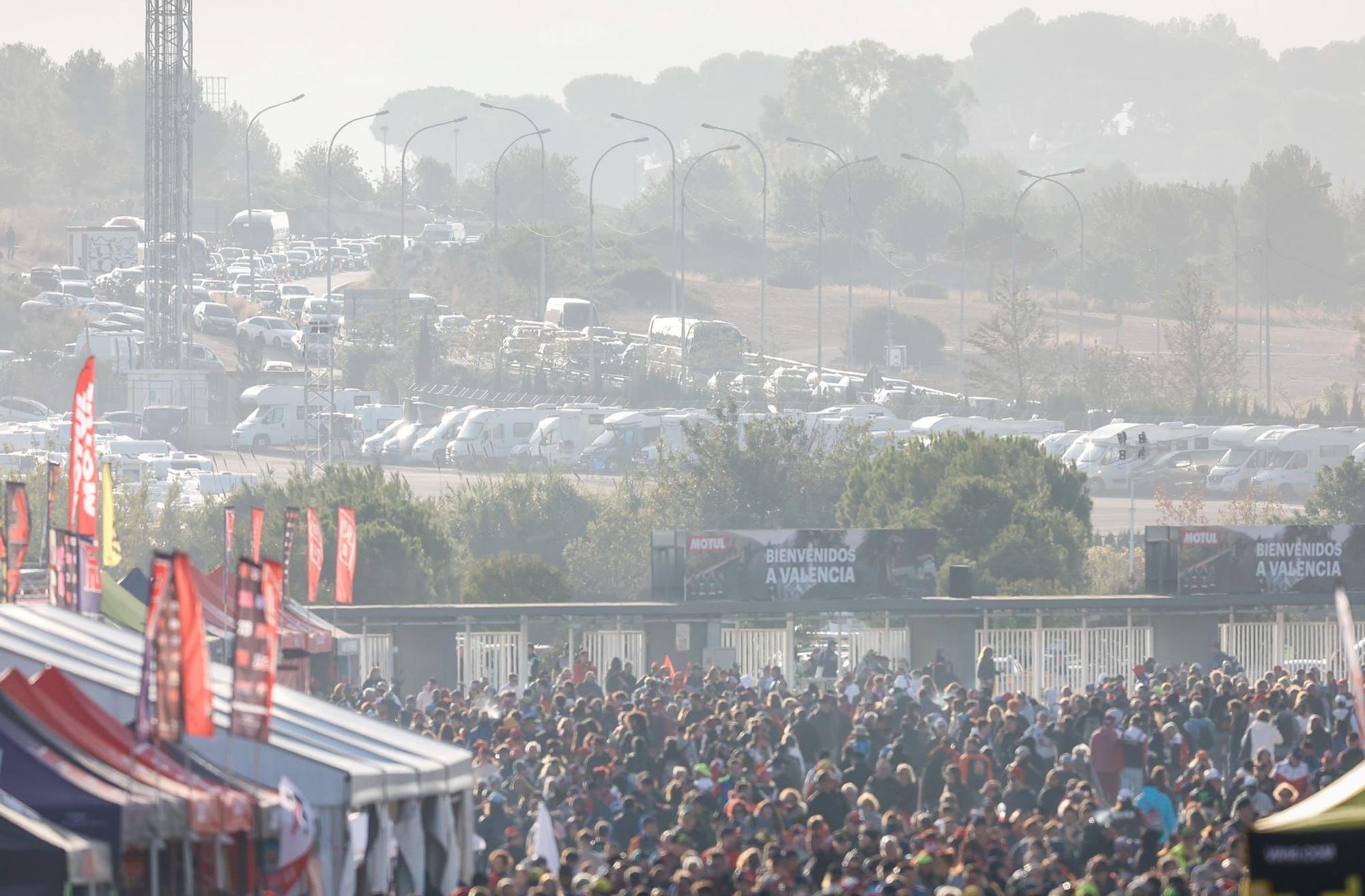 Más de 80.000 personas en Cheste para ver la hazaña de 'Martinator'