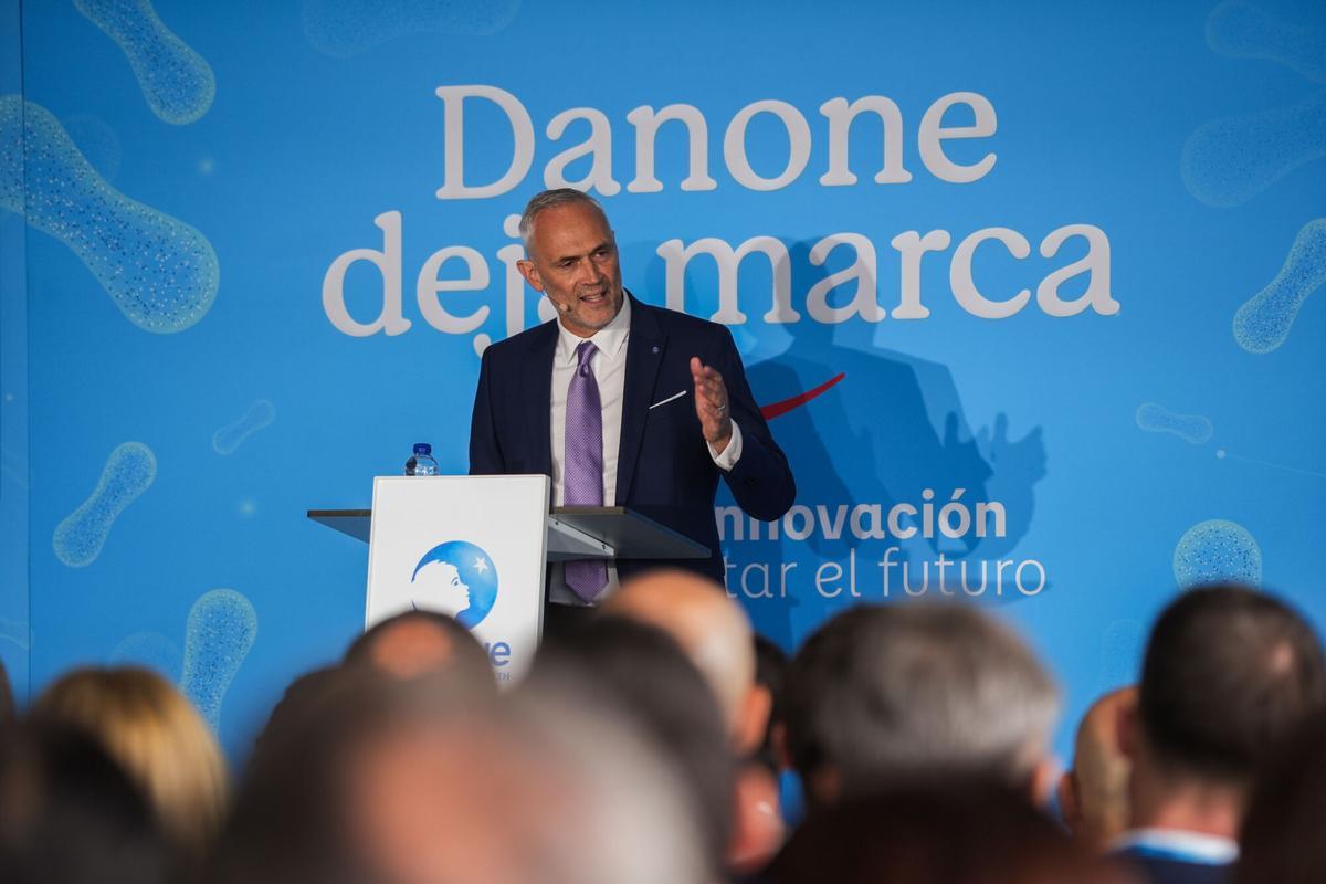 El director general de Danone, François Lacombe, interviene durante la inauguración del Hub de Innovación Aldaia 'Ciencia e innovación para alimentar el futuro', organizado por Danone.