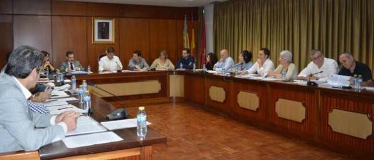 Xàtiva encarga un estudio de legalidad sobre los empleados &quot;fantasma&quot; de la firma pública