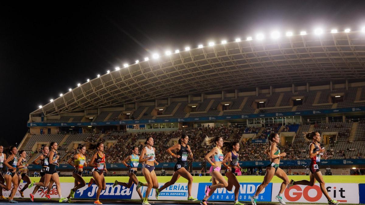 Un momento de la prueba de 5.000 del campeonato de España, con Isabel Barreiro en tercera posición.