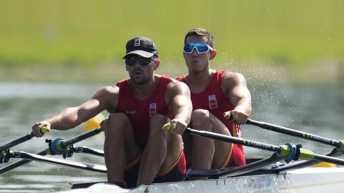 Conde y García, ayer durante la disputa de la final de doble scull en los Juegos Olímpicos de París.