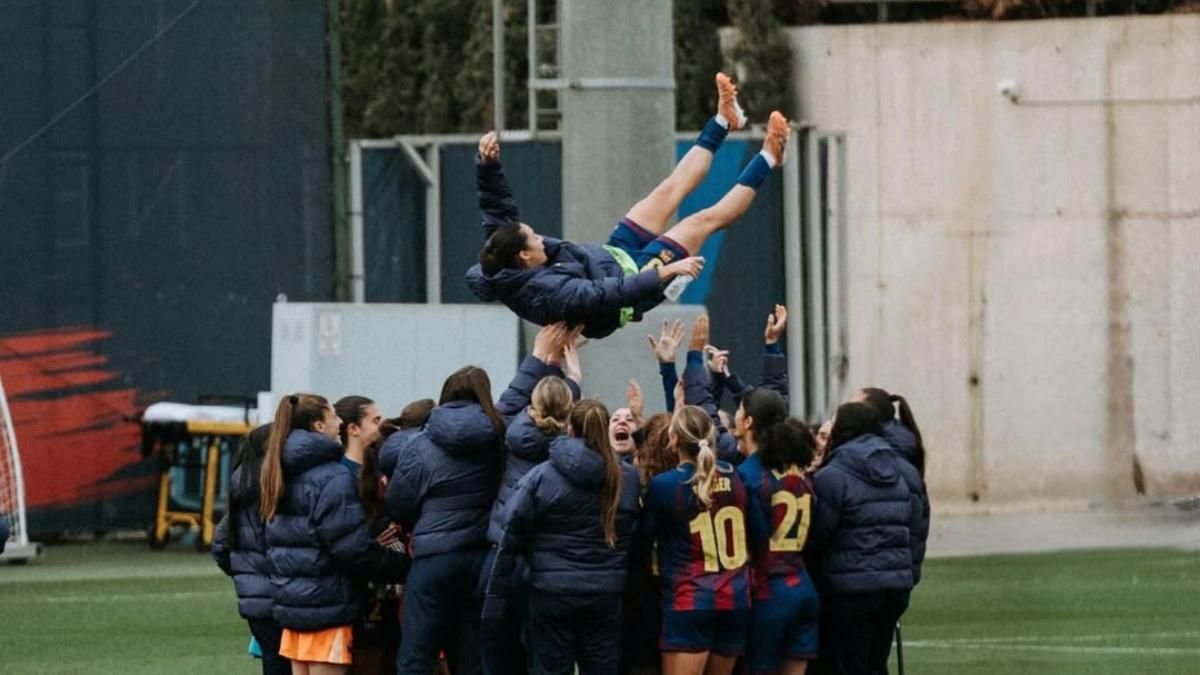 Alba Caño, manteada en su último partido con el filial del Barça