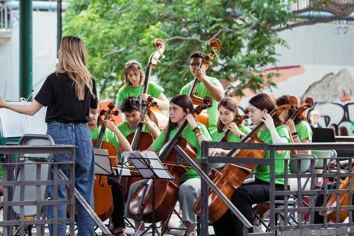 El Parque de la Memoria de Zaragoza acogió una actuación de la Orquesta Escuela.