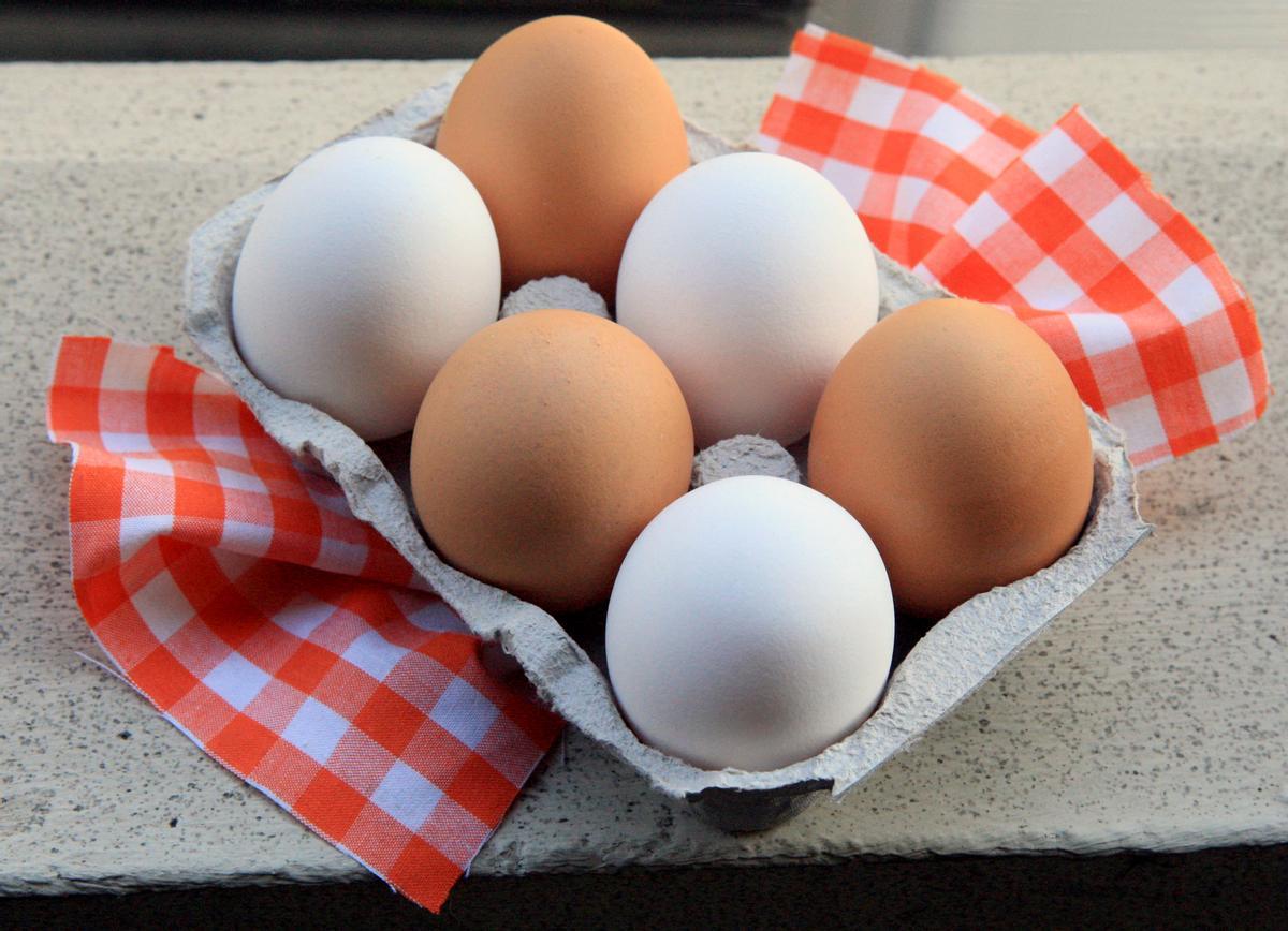 Los huevos crudos son uno de los alimentos más asociados a las intoxicaciones