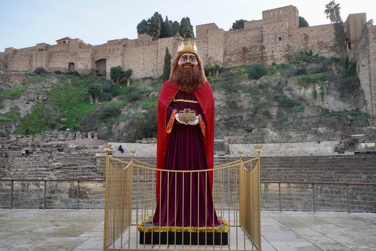 La imagen del rey Gaspar se encuentra en calle Alcazabilla; la de Melchor, en calle Compañía; y la de Baltasar, en la plaza Félix Sáenz. Tienen una altura de casi 5 metros.