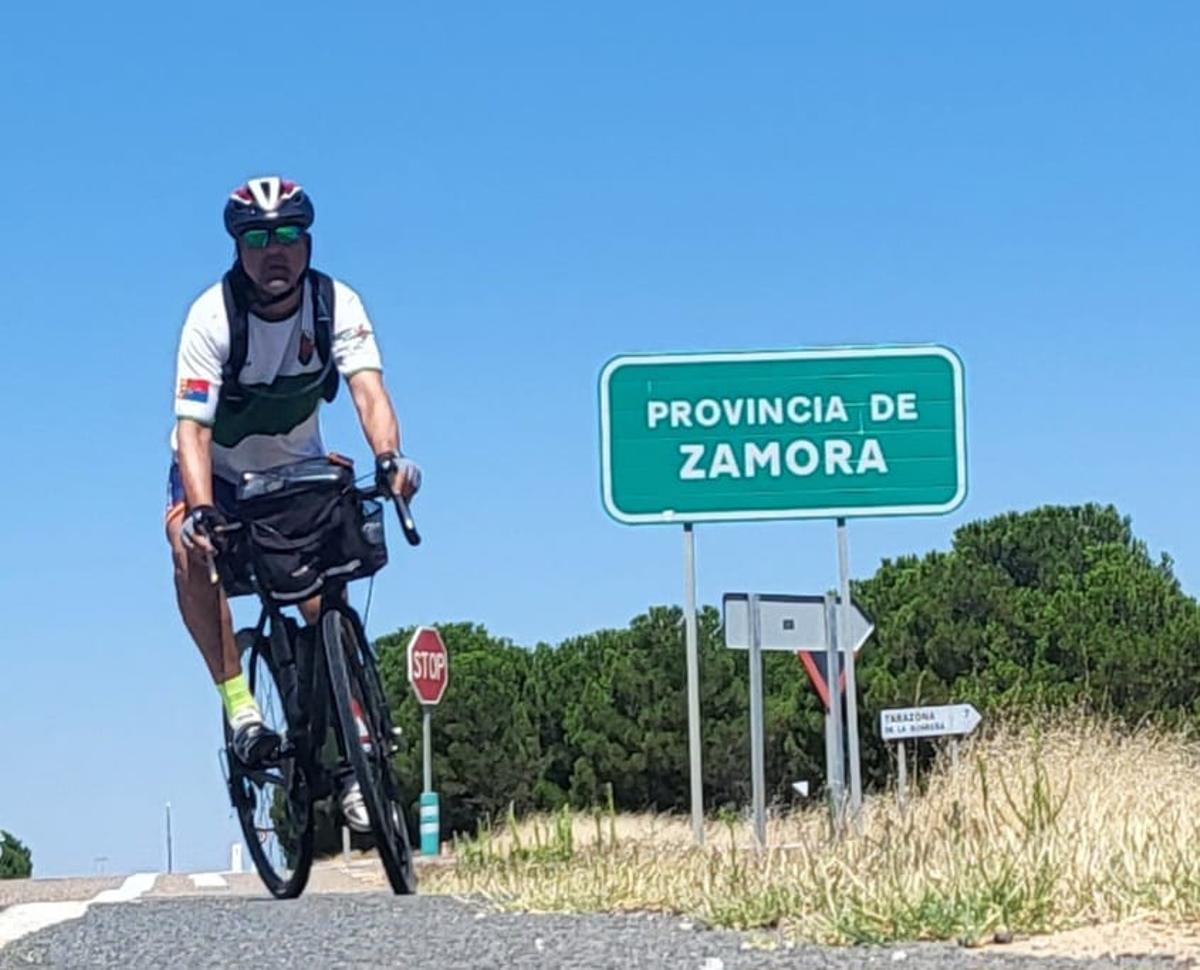 El ciclista ilicitano Carlos San José durante una de sus etapas
