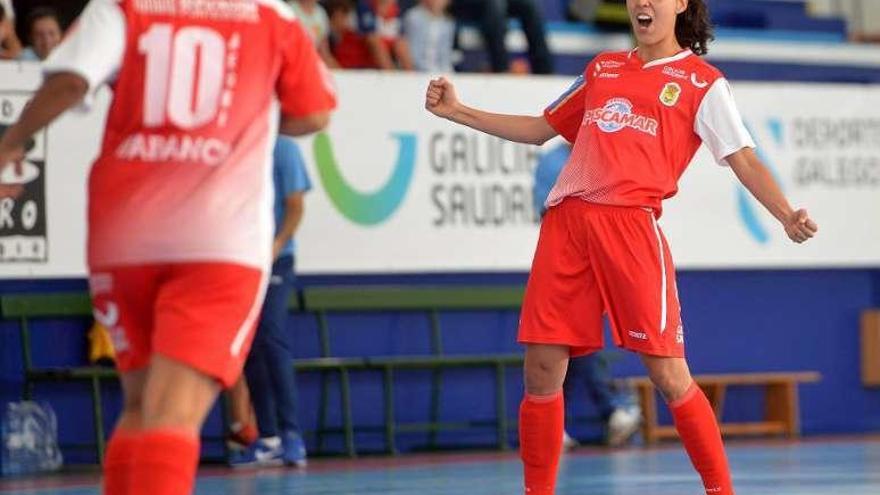 Dos jugadoras celebran un gol. // Gustavo Santos