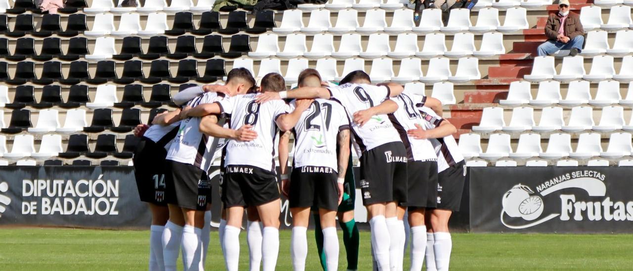 Los jugadores del Mérida instantes antes de un partido.