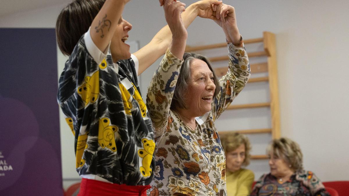 Dans Alzheimer hastalarının dengesini ve duygusal sağlığını iyileştirir