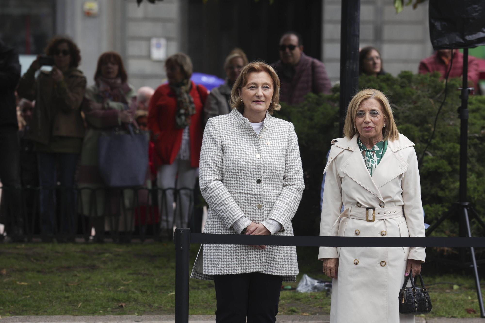 El izado de la bandera y la exposición del Bombé abren los actos del Día de las Fuerzas Armadas en Oviedo.