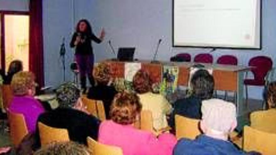 Sesenta mayores participan en el aula de salud