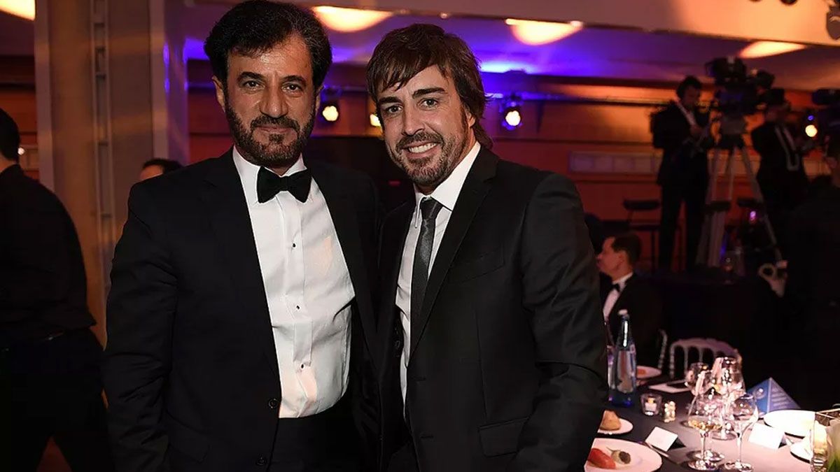 Ben Sulayem , nuevo presidente de la FIA, junto a Fernando Alonso