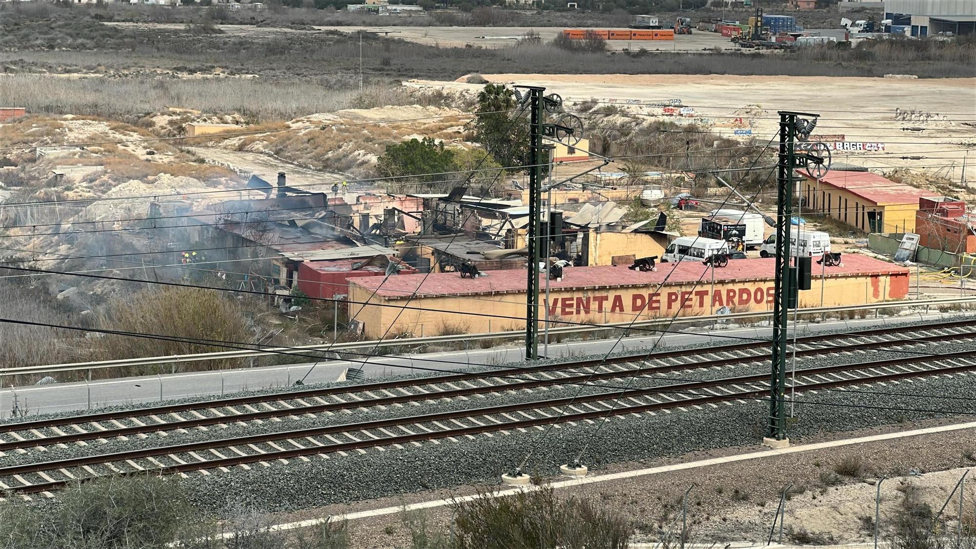 Grave explosión en la pirotecnia Hermanos Sirvent en Fontcalent, Alicante
