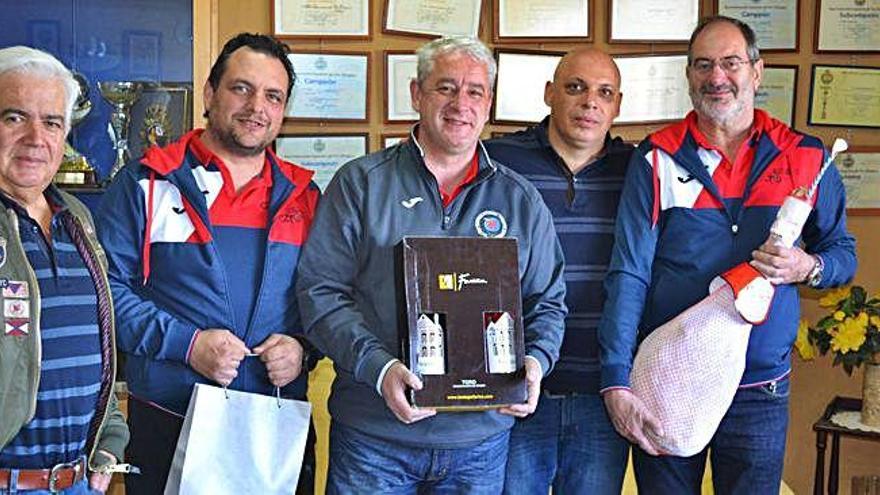 Ganadores y patrocinadores, en la entrega de premios.