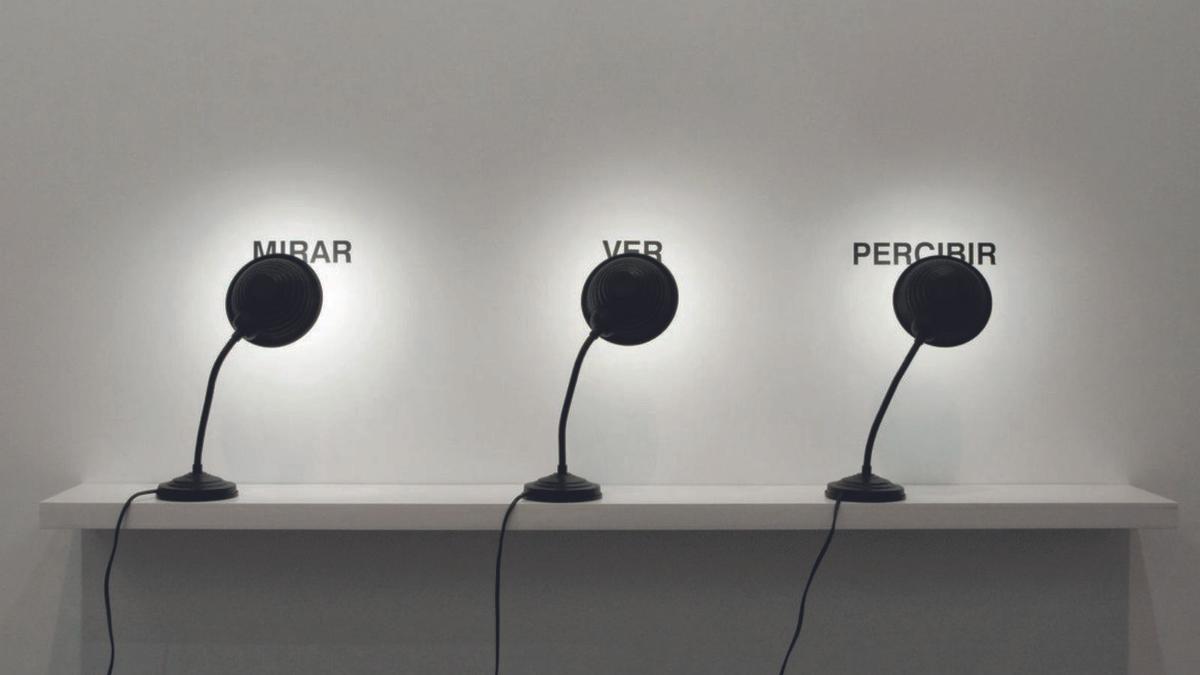 Obra ‘Mirar Ver Percibir’, de Muntadas, exhibida en el Reina Sofía en 2011. | ROMÁN LORES RIESGO/JOAQUÍN CORTÉS