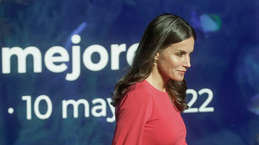 La reina Letizia deja a todos boquiabiertos con sus abdominales y su atrevido vestido