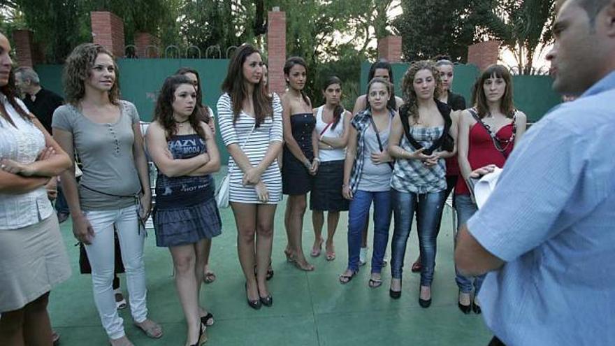 Los ensayos de las candidatas a reinas han comenzado ya en la Rotonda.