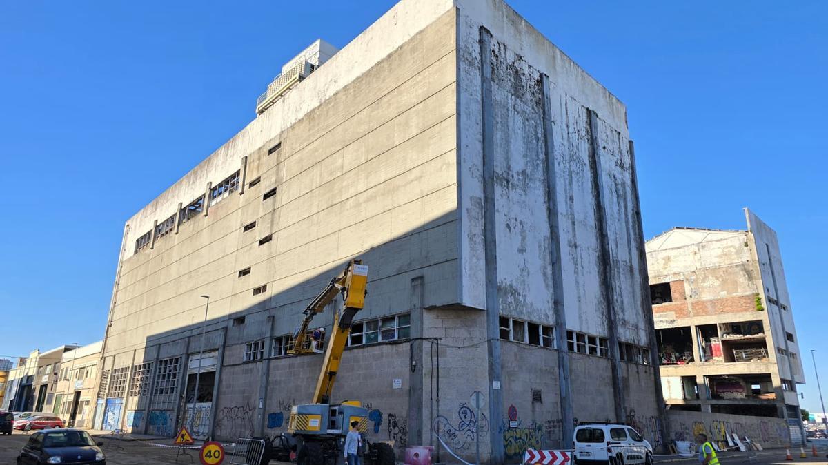 Imagen de los trabajos realizados en torno a la nave de Fribesa, hacia la calle Jacinvo Benavente.
