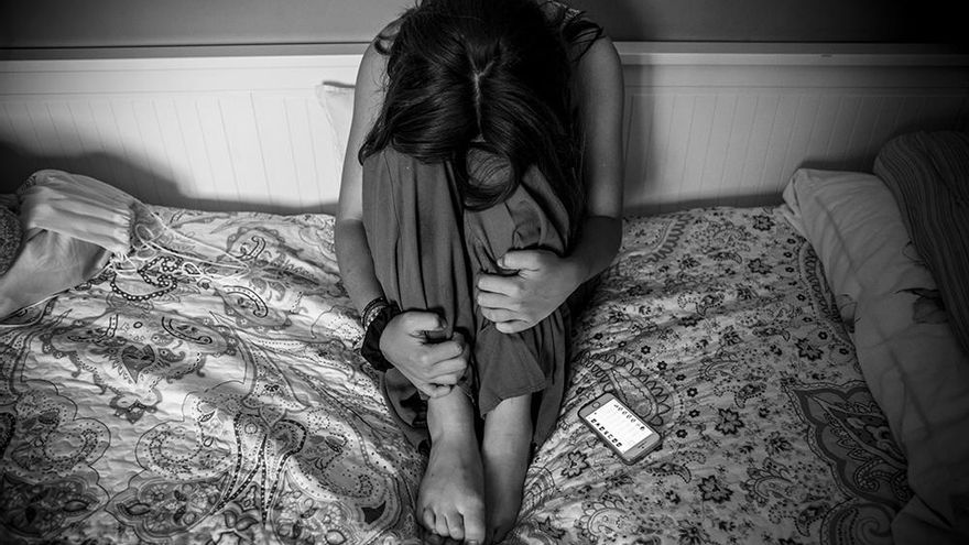 A man, convicted of gender violence, rapes his ex-partner at knifepoint in the Canary Islands