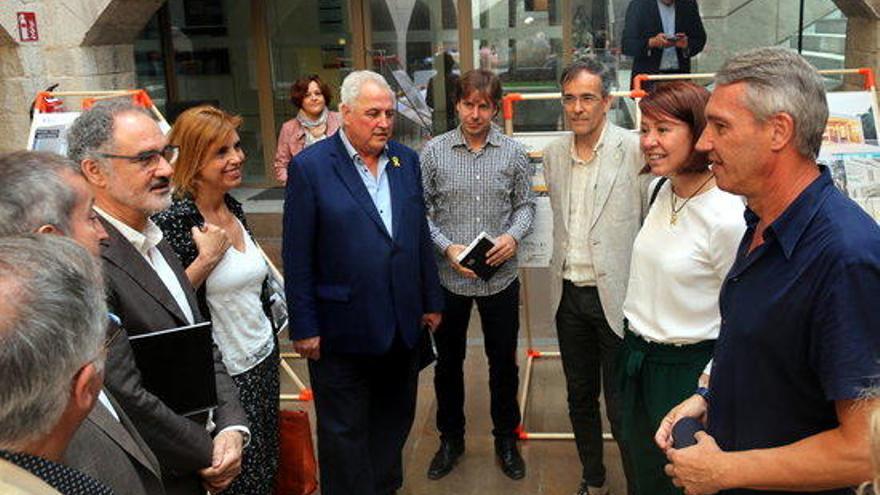 Representants del sector amb els alcaldes de Figueres, Olot i Girona