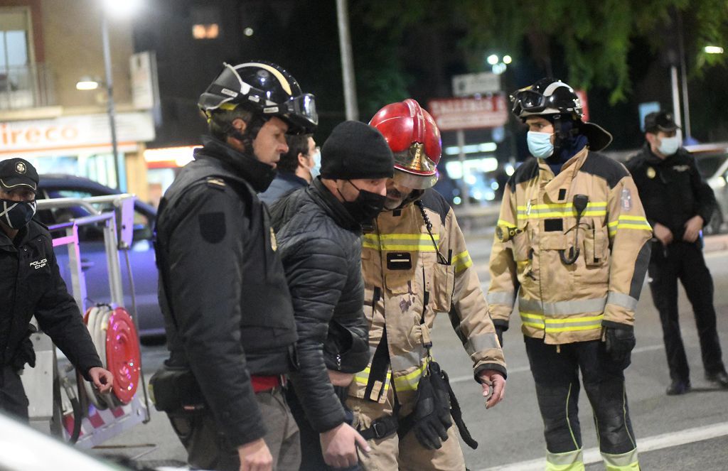 Un hombre amenaza con tirarse desde una grúa en Murcia