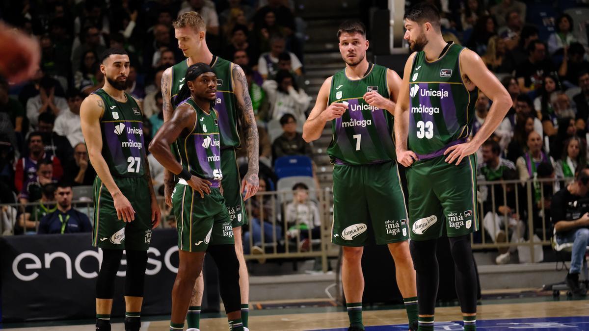 Duarte, Perry, Balcerowski, Barreiro y Tillie, durante un partido reciente de Liga Endesa en el Martín Carpena.