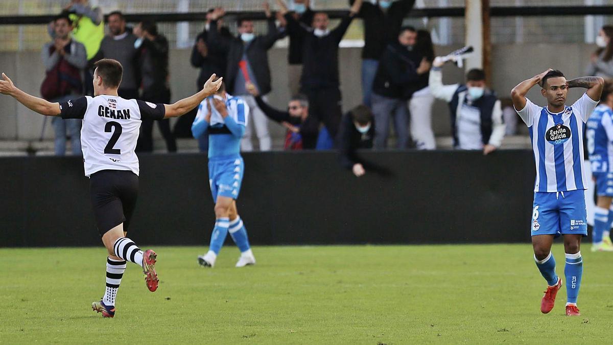 Juergen se lamenta tras el segundo gol encajado en Irún. |  // LOF