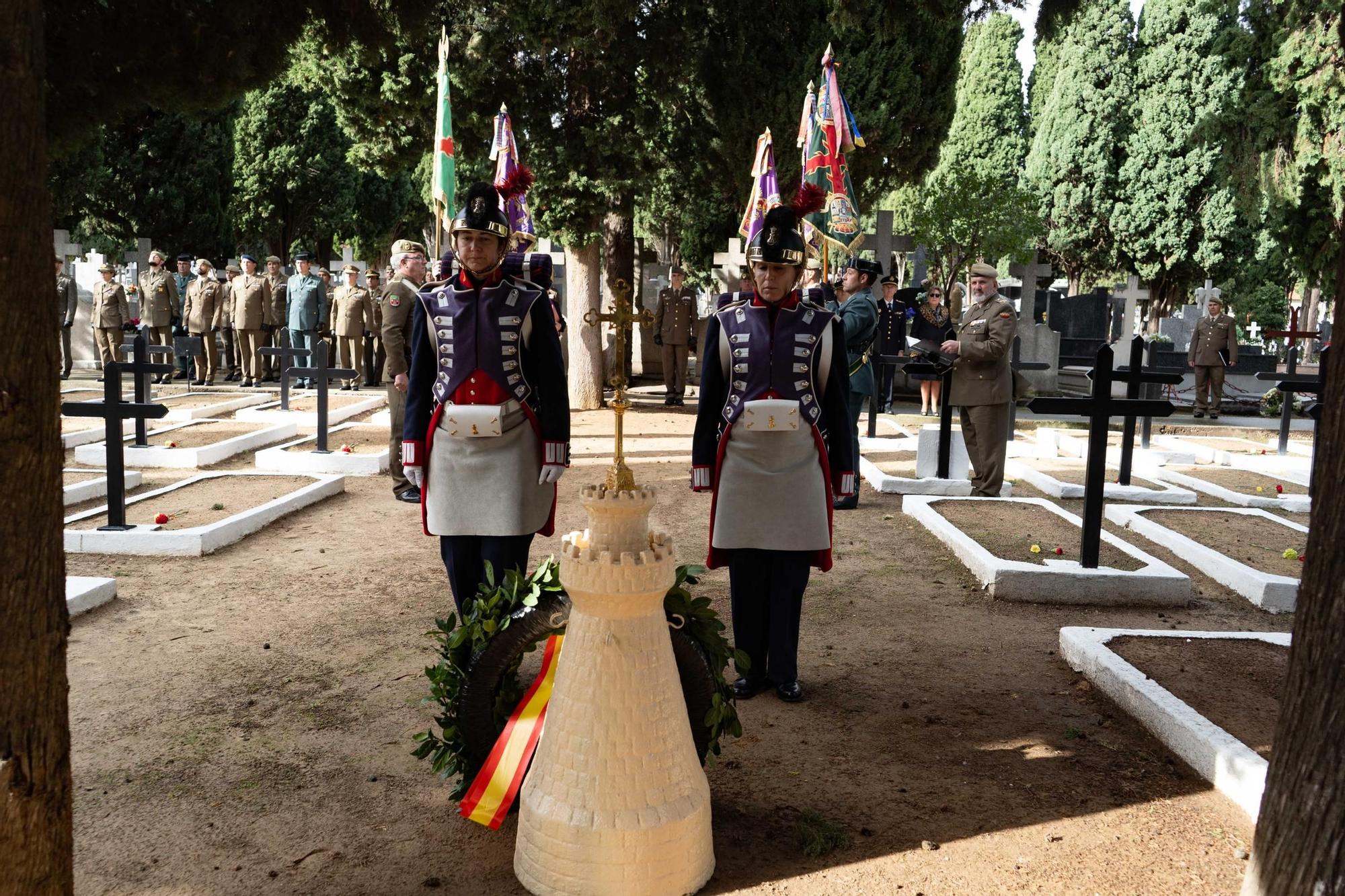 Zamora homenajea a los militares caídos en el cementerio