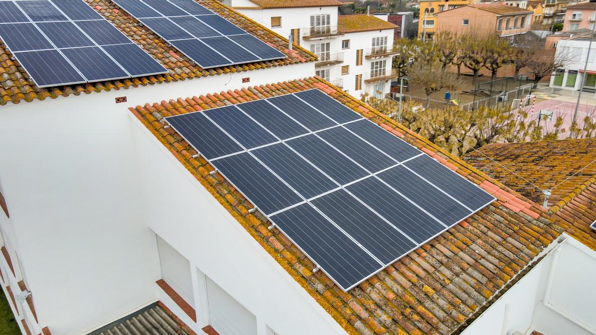 Una instal·lació solar pot reduir fins a un 35% la despesa elèctrica