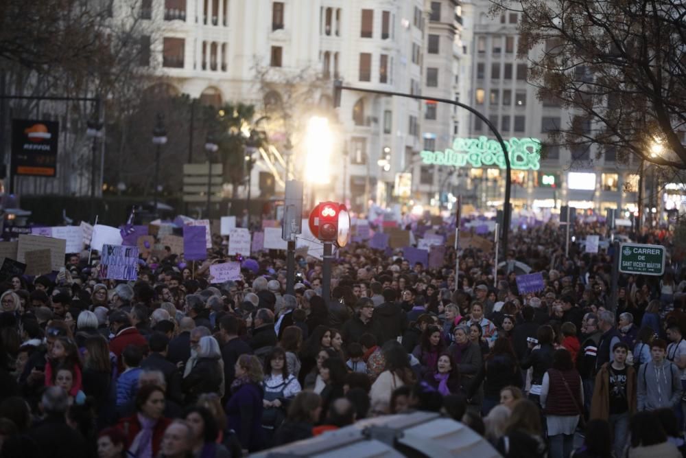 Masiva manifestación en el Día de la Mujer en València