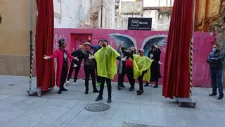 Gandia celebra el Dia Mundial del Teatre con representaciones y desfiles por las calles de la ciudad