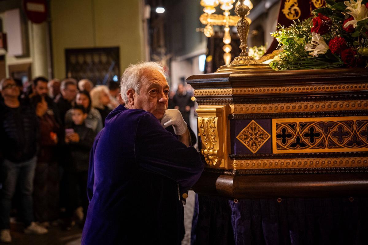 L’expectació per la Processó del Divendres Sant desborda el carrer