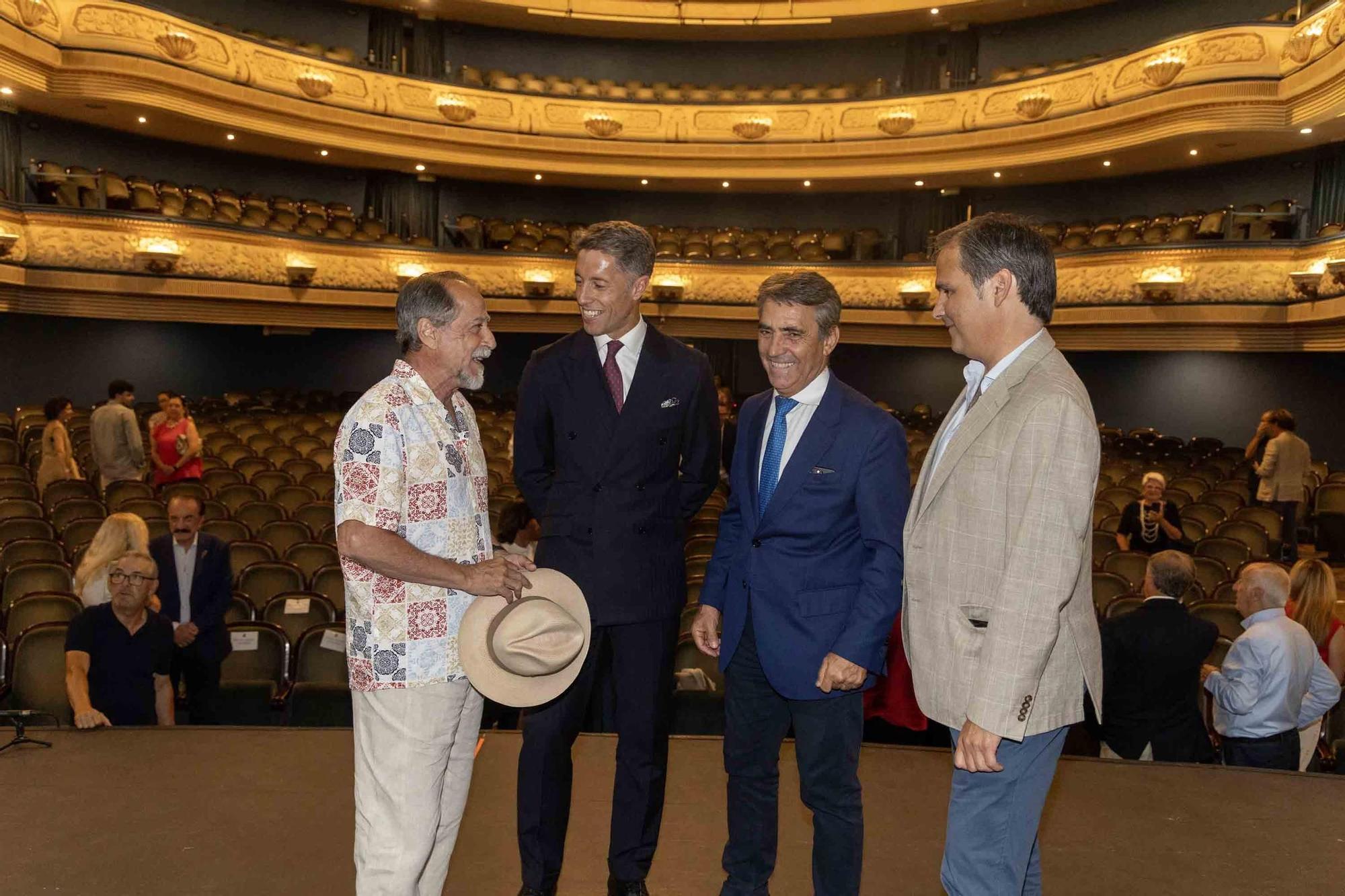 Manuel Escribano pronuncia el pregón de apertura de la Feria de Hogueras en el Teatro Principal de Alicante