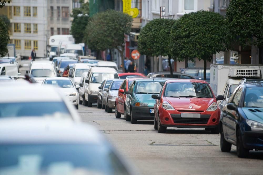 El Concello inicia una campaña permanente contra todos los estacionamientos indebidos.