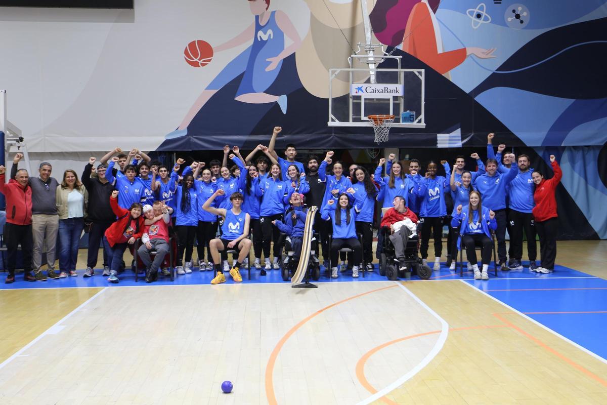 Deportistas de Aspromivise y del Estudiantes de Madrid en el pabellón madrileño.