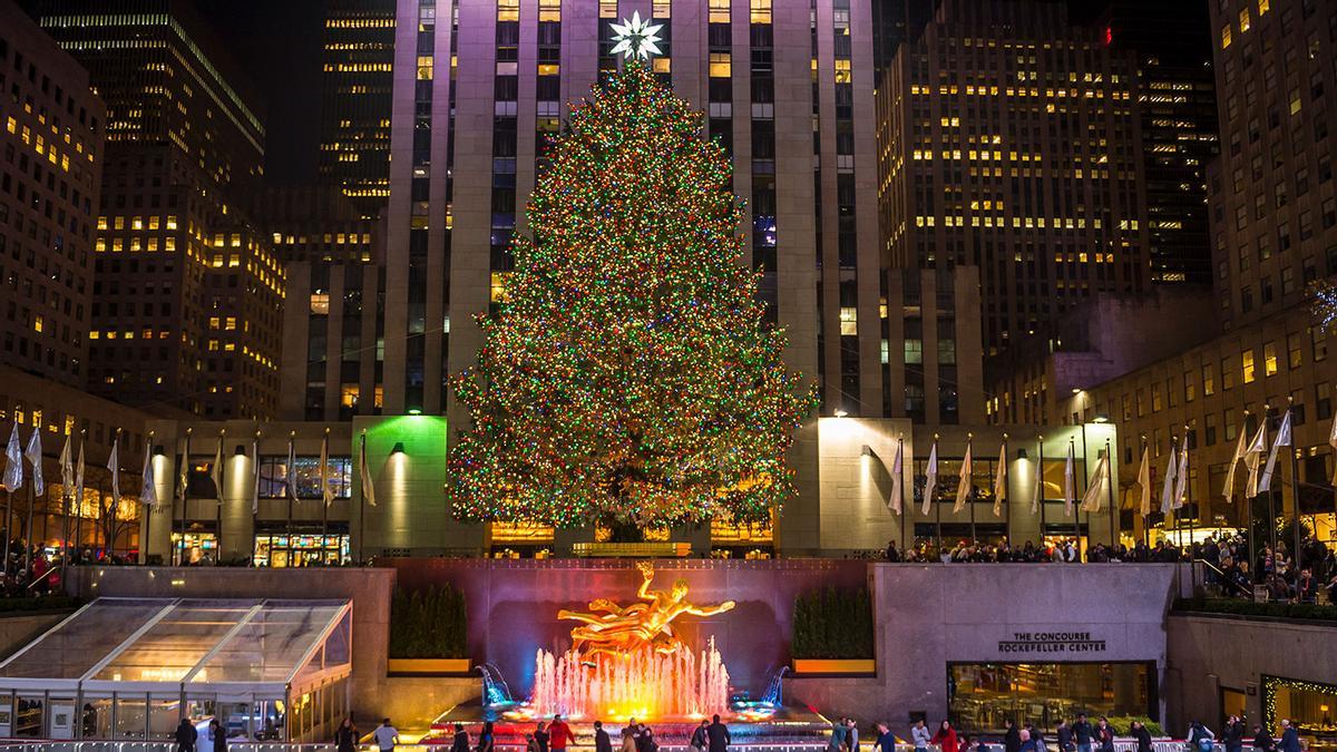 Le sale competencia a Vigo con la localidad asturiana que estrena un gigantesco árbol de Navidad para competir con el de Rockefeller de Nueva York: "Referencia visual para vecinos y visitantes"